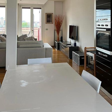 Penthouse Suite - Skyline View Busto Arsizio Buitenkant foto