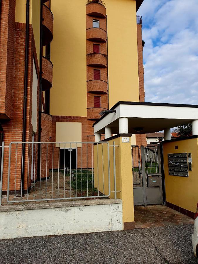 Penthouse Suite - Skyline View Busto Arsizio Buitenkant foto